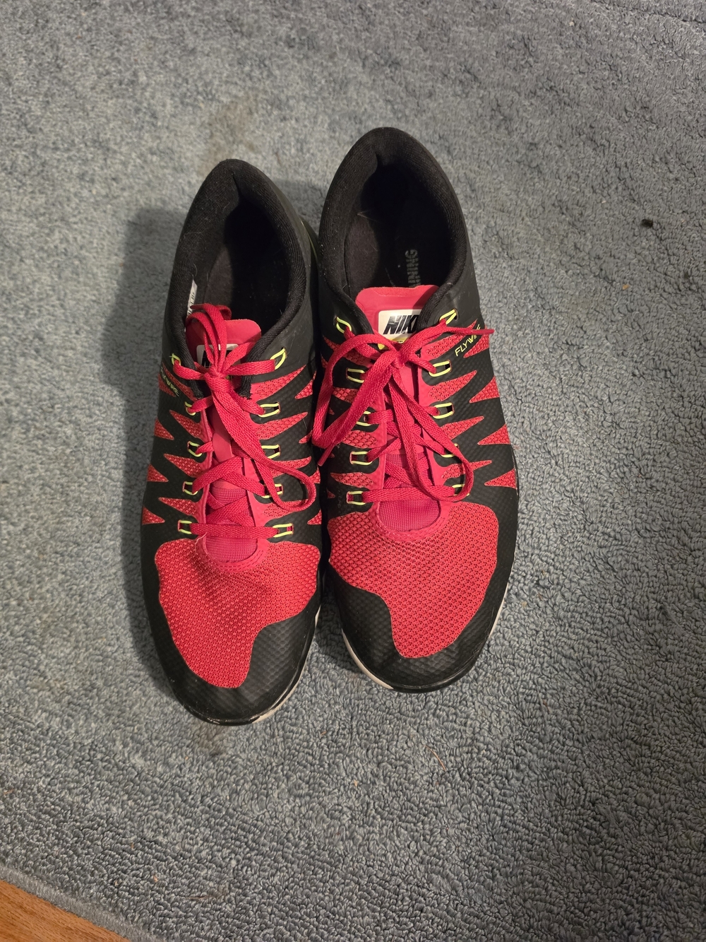 Nike Mens Red And Black FlywireTraining Sneakers